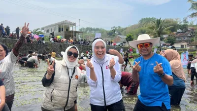 Serunya! Lomba Nangkap Ikan Meriahkan Kampanye Syakur-Putri di Leles, Dila Nurul Fadilah: “Warga Pasti Pilih No 2!”