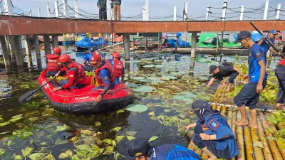 Bersih-Bersih Situ Bagendit dalam Rangka HJG ke-212: Aksi Kolaboratif Bikin Destinasi Semakin Kece!
