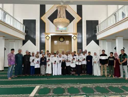 Ramadhan Hari Pertama, Wakil Ketua DPRD Garut Turun Gunung! 80 Mushaf Al-Qur’an Dibagikan ke Hafiz di Pakenjeng-Pamulihan