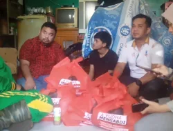 Mak Ida Terjebak Kobaran Api, Diselamatkan Warga Lewat Atap. Kini Harap Uluran Tangan Dermawan