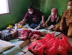 Potret Kepedulian Sosial: Lansia Lumpuh di Tarogong Dirawat Anaknya yang Berhenti Kerja