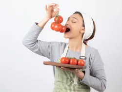 Tomat dalam Program Diet? Inilah Cara Cerdas Menurunkan Kalori Tanpa Rasa Hambar
