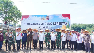 Perkuat Ketahanan Pangan Daerah, Polres dan Pemkab Garut Serentak Melakukan Penanaman Jagung 