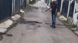 Miris! Jalan Penghubung 5 RW di Garut Kota Rusak Parah, Hujan Jadi Sungai