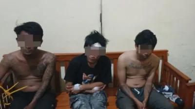 Ugal-ugalan Sambil Mabuk, Tiga Pemuda Ini Ditangkap Polisi Sebelum Dibantai Warga