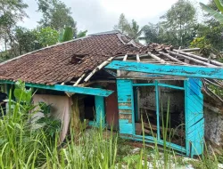 Pilu! Ibu dengan Gangguan Mental di Garut Tinggal di Rumah Tak Layak Huni Bersama Anaknya
