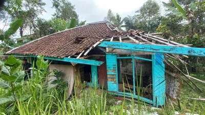 Pilu! Ibu dengan Gangguan Mental di Garut Tinggal di Rumah Tak Layak Huni Bersama Anaknya