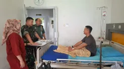 Komandan Korem 062/Tn Tunjukkan Kepedulian, Jenguk Prajurit yang Dirawat di RS Dustira Cimahi