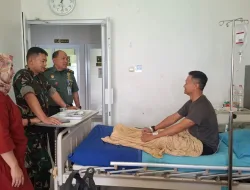 Komandan Korem 062/Tn Tunjukkan Kepedulian, Jenguk Prajurit yang Dirawat di RS Dustira Cimahi